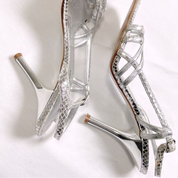 Gianni Bini Textured Metallic Heel - Picture 3 of 7